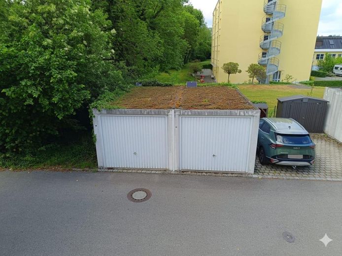 Garage und Stellplatz