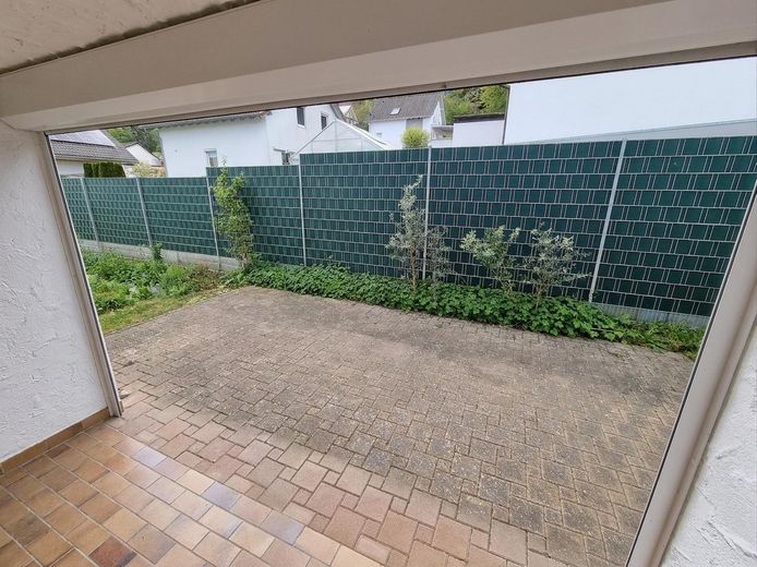 Großzügiges Einfamilienhaus mit 4 Garagen – Provisionsfrei – Ideal für große Familien – Terrasse