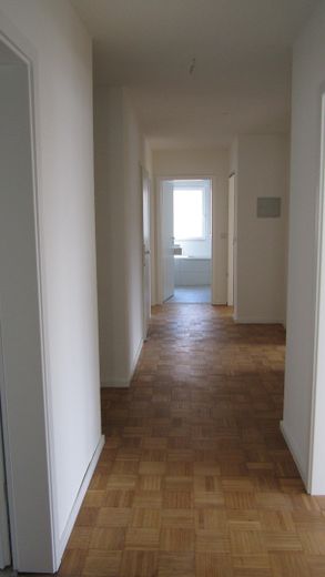Ruhige zentrale 4,5-Zimmer-Wohnung mit großem Balkon 1. OG Herrenberg Ziegelfeld Wallbox Stellplatz – Flur