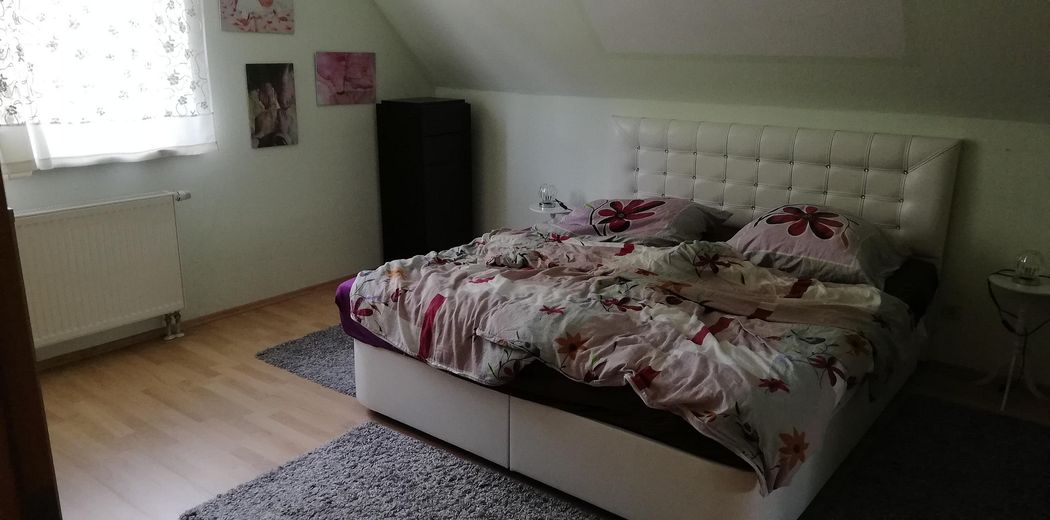 Stilvolles Einfamilienhaus mit großem Grundstück und vielseitigen Nutzungsmöglichkeiten – OG Schlafzimmer