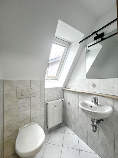 Appartamento maisonette di 4,5 locali con balcone e garage – Gäste WC