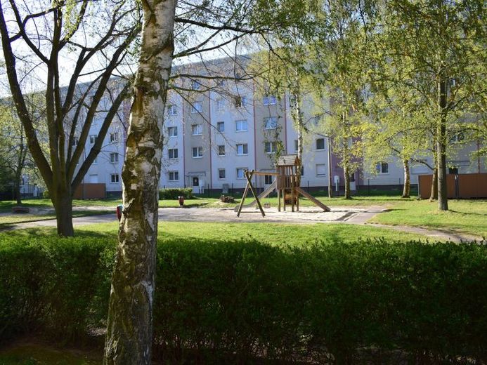 Familienmomente genießen – modernes Zuhause mit Spielplatz hinter dem Haus – फोटो 1