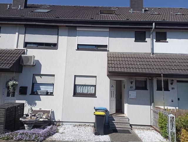 Hausansicht mit Eingang