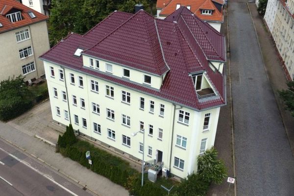 LOHNENSWERT | Vermietete 3-Raum-Wohnung mit Dachloggia und Tageslichtbad