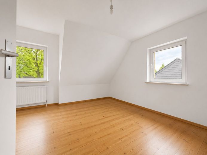 Familientraum mit Paradiesgarten - Schnuckeliges Haus - 5 Zimmer, Terrasse, Doppelgarage, Bestlage! – Kinderzimmer 1 OG