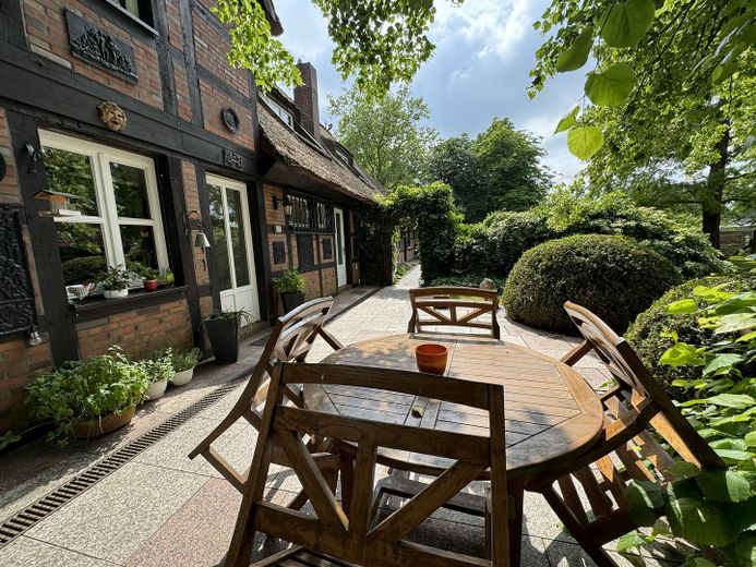 Exkl. Anwesen, Family-Office oder Pferdehof nur 64 km von Hamburg - max. bis 30 ha Eigenland möglich – Terrasse