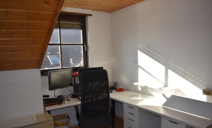 Sehr Helle schicke 3 Zimmer Dachgeschosswohnung mit Blick in die Berge – Photo 7