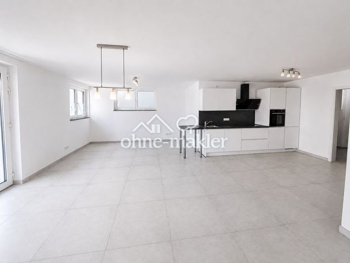 Moderne 2-Zimmer-Wohnung mit EBK und Stellplatz – Foto 1
