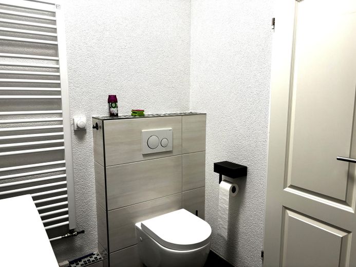 Moderne hängende WCs