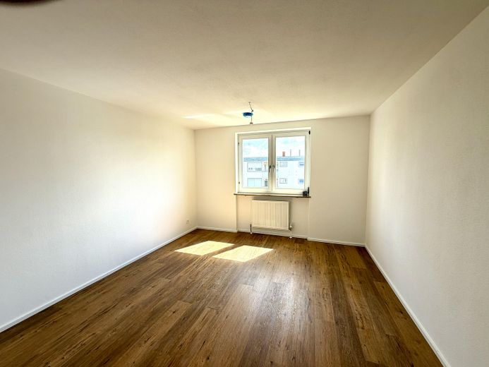 Tolle und gemütliche 3,5-Zimmer-Wohnung im beliebten D-Programm-Viertel von Amberg – Schlafzimmer