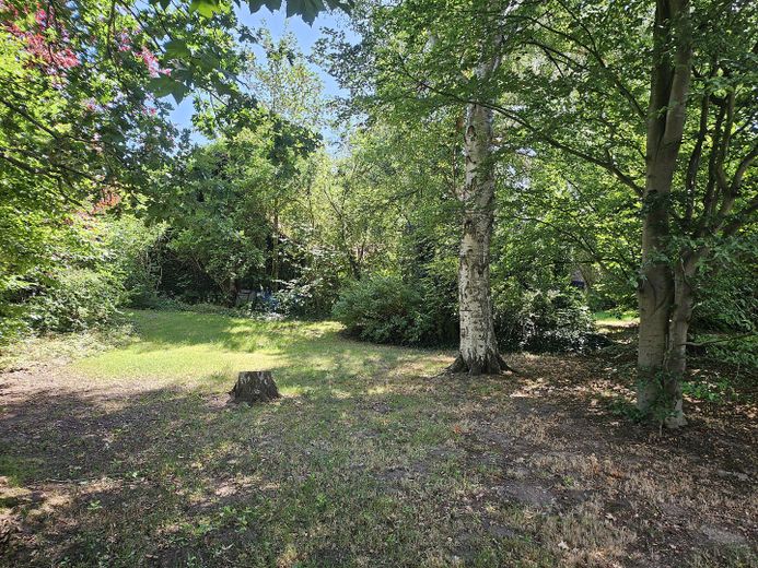 Bauernhaus mit bezauberndem Garten – Grundstücksfläche West