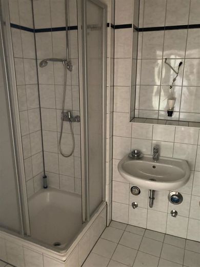 Großzügige 2-Zimmer mit Laminat und offener Küche in ruhiger Lage! – PHOTO-2022-06-17-13-01-39_4