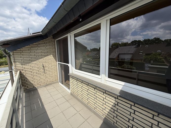 Familienidyll mit Wintergarten in der Dodesheide – Balkon
