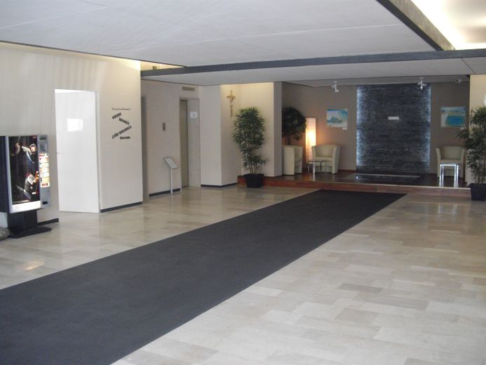 Büro - Praxis - Kanzlei - Lager - barrierefrei - Größen von 16 m² bis 1500 m² – Foyer