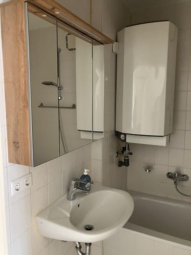 Vrij 2-kamerappartement op aantrekkelijke locatie in Hallbergmoos – Bad