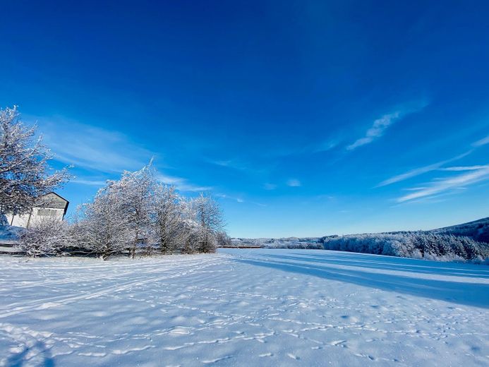 58 m² - Effizienzhaus - Erstbezug - Balkon - Aufzug - Sauna - Luftkurort - Rothaargebirge – Winteraussicht unterhalb 2