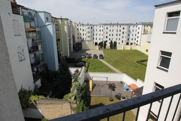 Große, möblierte 1-Raum Wohnung mit Balkon in zentraler aber ruhigen Lage von Gera!