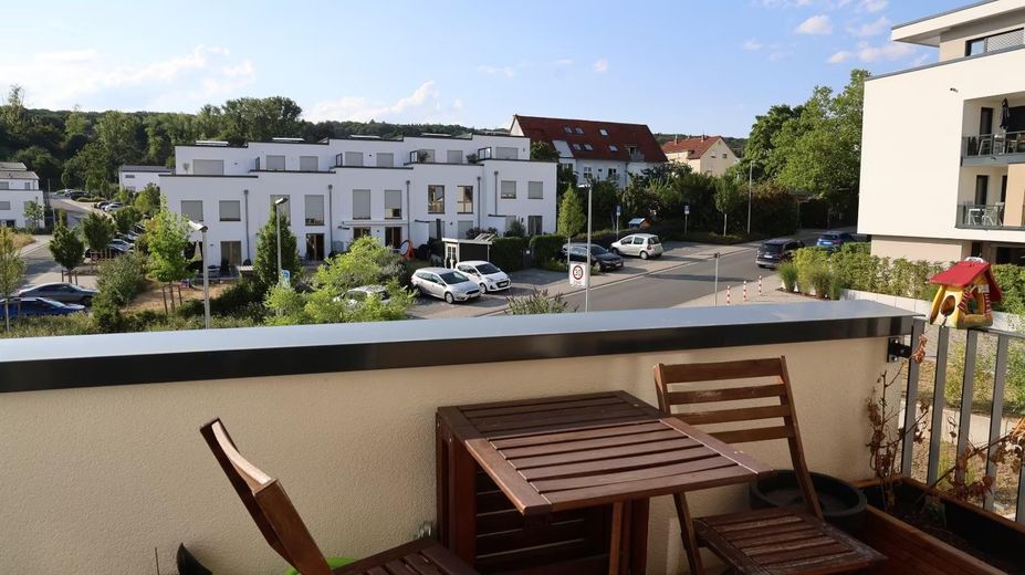 4-Zimmer-Wohnung mit XXL Loggia in Bestlage von Friedrichsdorf BJ 2023 – Kleiner Balkon