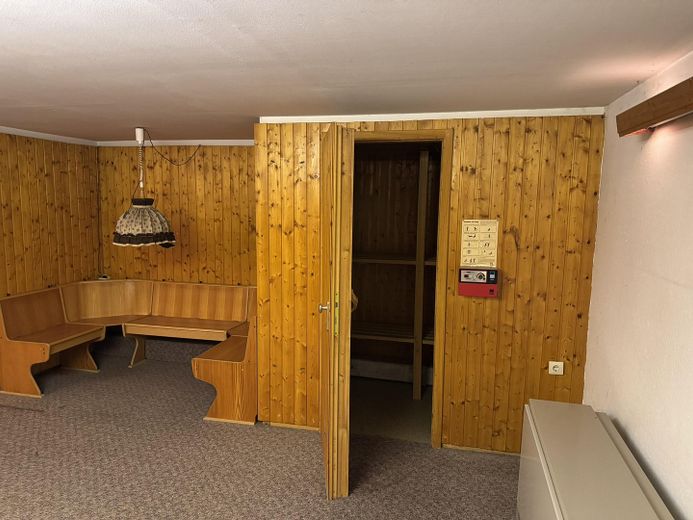 Reihenendhaus mit zusätzlicher Einliegerwohnung in familienfreundlicher Lage – Sauna und Partykeller
