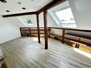 3-Raum DG Wohnung mit Balkon – offenes Wohnzimmer