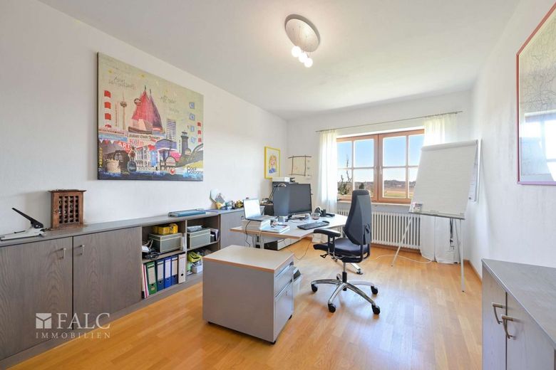 Exklusive Landhaus-Idylle mit unverbaubarem Blick ins Ampermoos – EG Büro