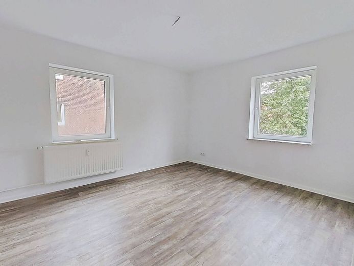Moderne 3-Zimmer-Wohnung mit EBK und Wannenbad – Ansicht I: Wohn- und Esszimmer