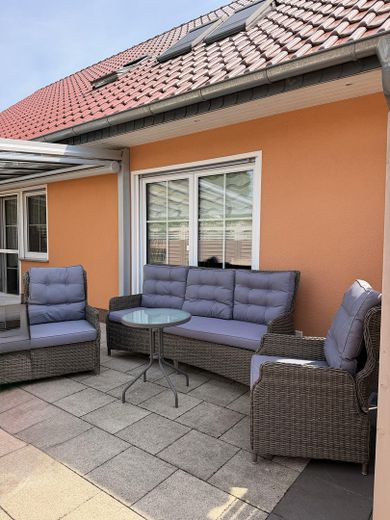 Viel Platz für Familie, Garten & Leben – freistehendes Architektenhaus in Oranienburg – Terrasse