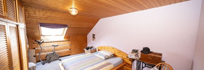 Zimmer 1 Dachgeschoss (RH)