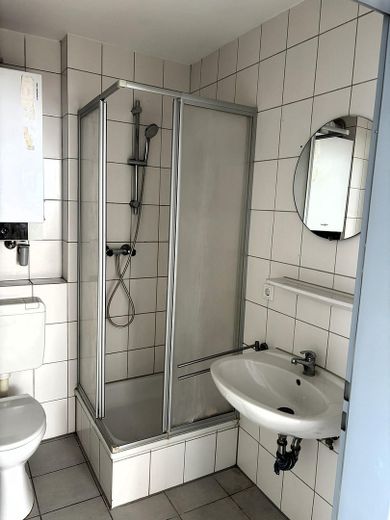 Appartamento mansardato di 3 locali appena ristrutturato con giardino condominiale e posto auto a Horstmar – Bad