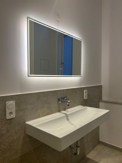 Kernsanierter Altbau mit Aufzug im 3. OG: 2 Zimmer, Designküche & Einbauschränke & Vorhänge nach Maß – Foto 13
