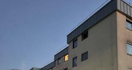 1 Wohnanlage Front mit Haupteingang