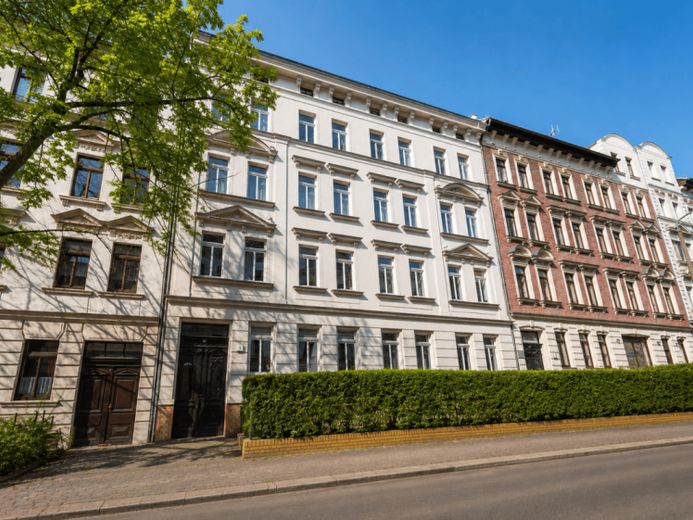 INWESTYCJA W KAMIENICĘ W GOHLIS | Wynajęte mieszkanie 3-pokojowe z balkonem od strony dziedzińca – Zdjęcie 1