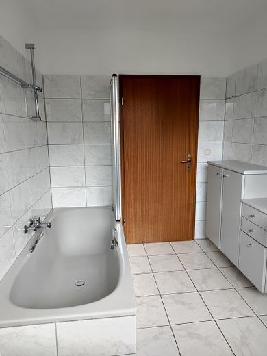 Gepflegtes Einfamilienhaus mit großem Garten in Hamburg-Lemsahl-Mellingstedt – Badezimmer 1