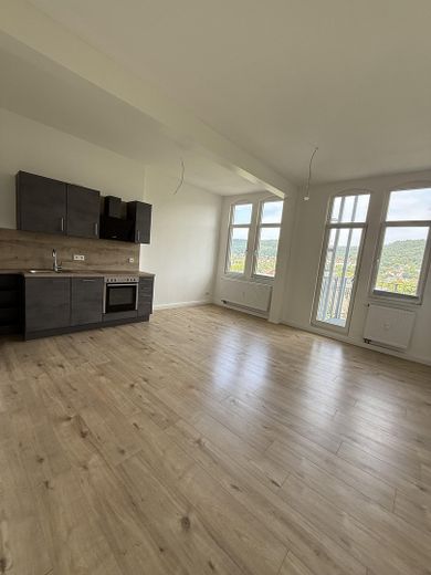 Exklusive 1-Zimmer-Wohnung mit Einbauküche und Balkon – Küche