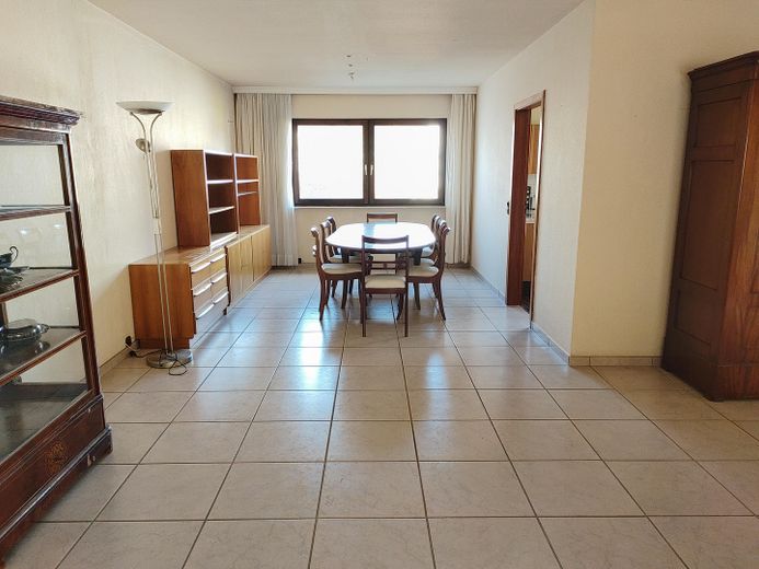 Großzügiges Reihenmittelhaus mit 222m² in Muffendorf, Einliegerwohnung und sonnigem Atriumgarten – Wohnzimmer / Essecke