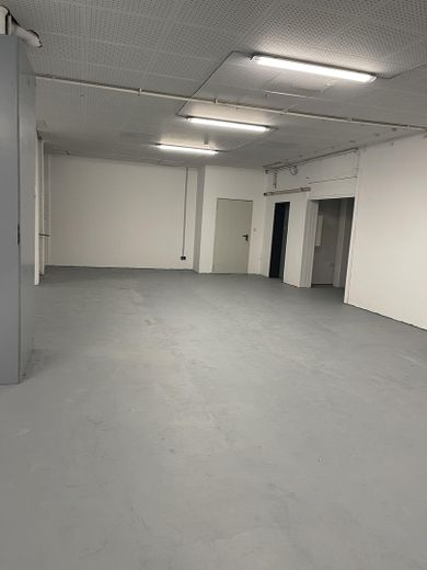 Lagerhalle neu saniert in optimaler Verkehrslage – Halle im Erdgeschoss
