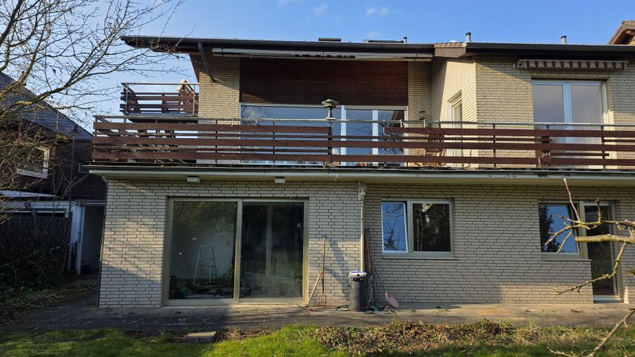 Großes Zweifamilienhaus in zentraler Lage von Bedburg – Blick vom Garten