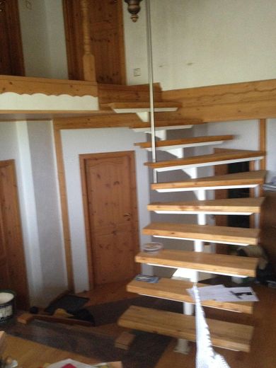 Haus, Bauernhaus, Landhaus, ländliches Idyll in ruhiger Lage. Ein Landhaus , das die Seele berührt – Treppe zum Spitzboden