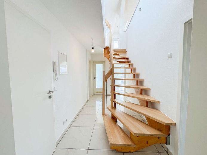 Helle und großzügige 3,5-Zimmer Maisonettewohnung mit EBK und Balkon! – Ebene 1 - Eingangsbereich 1