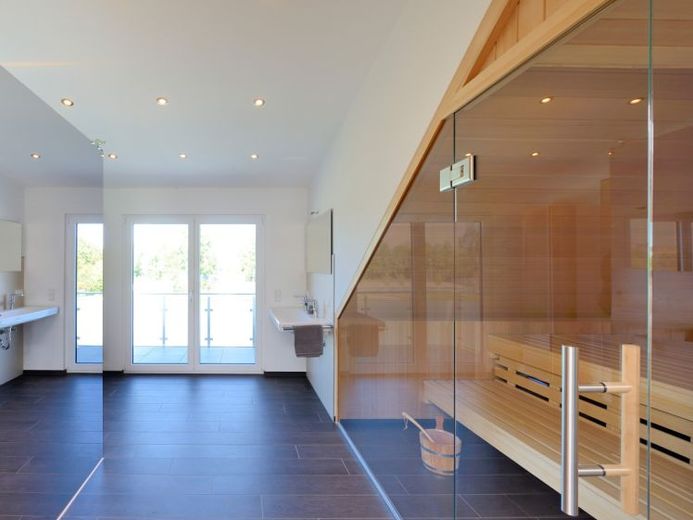 DHH in Erding: Wohnen auf höchstem Niveau – Familienidyll mit Sauna, Studio und Einliegerwohnung – Foto 1