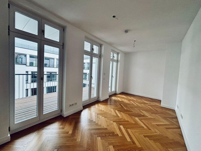 Provisionsfrei: Außergewöhnliche Dachgeschosswohnung mit Blick über Berlin und toller Dach-Terrasse – Schlafzimmer 1 mit Loggia