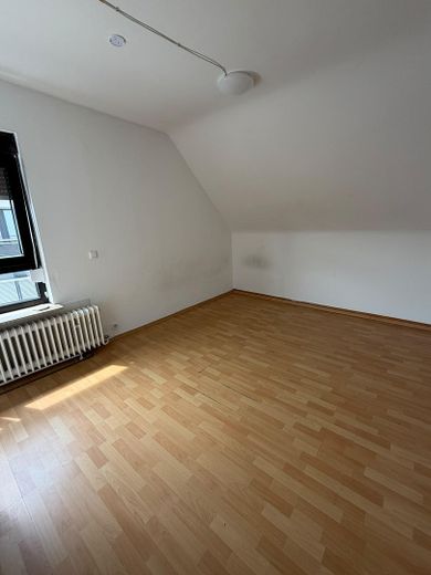 Zweifamilienhaus mit ca. 200 m² und 9 Zimmern in Erlensee – nur als gesamtes Haus zu vermieten – Foto 16