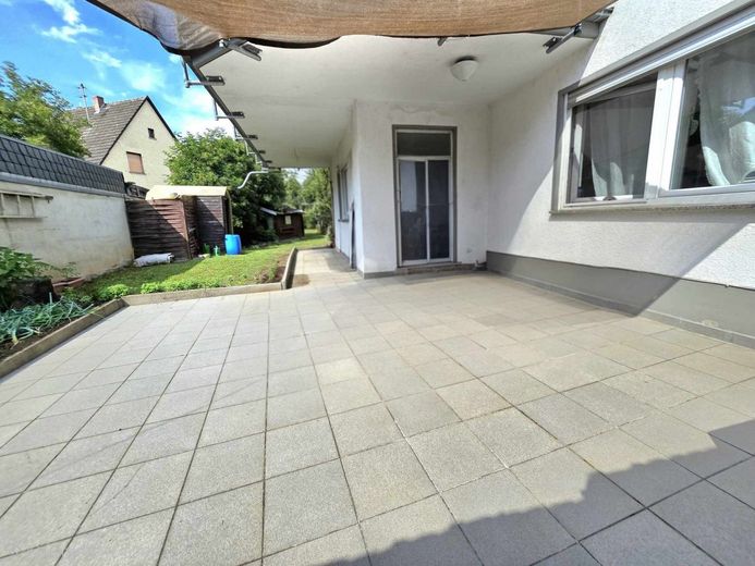 Rendite trifft Wohnkomfort: Nachhaltiges Dreifamilienhaus für Ihre Altersvorsorge – EG Terrasse