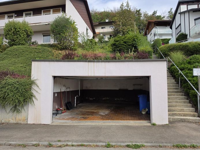 Provisionsfrei: Großzügiges Einfamilienhaus in ruhiger Aussichtslage mit teilbarem Großgrundstück – Doppelgarage auf Straßenebene