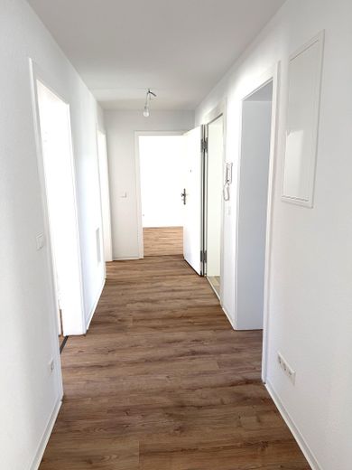 Erstbezug nach Sanierung- tolle 3-Zimmer Wohnung mit Balkon – Flur