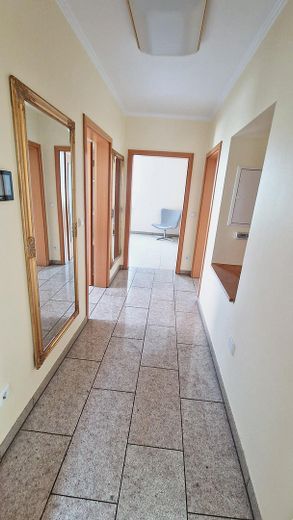 Hochwertig sanierte 5 Zi.- ETW in Gütersloh - Dachterrasse, Doppelgarage – Flur
