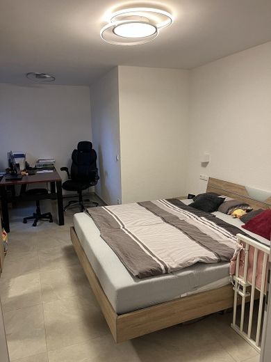 Exklusive 4-Zimmer-Gartenwohnung im Neubau mit großzügigem Garten, Einbauküche & E-Auto-Stellplatz – Foto 8