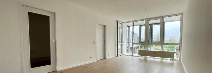 Blick in Wohnzimmer/Loggia