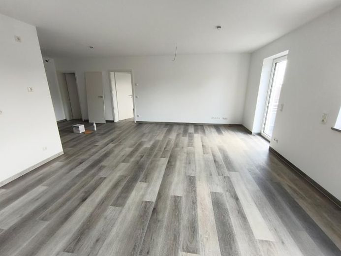 2 Zi. Wohnung (Nr. 8) im OG mit Balkon – Diele / Wohnen /Essen / Küche Bild 3