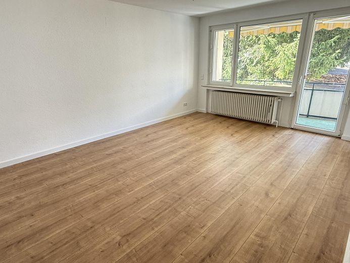 Nachmieter gesucht: Renovierte 3-Zimmer EG-Wohnung mit Balkon an der schönen Nordbahntrasse – Wohnzimmer - Aktuell/ leer